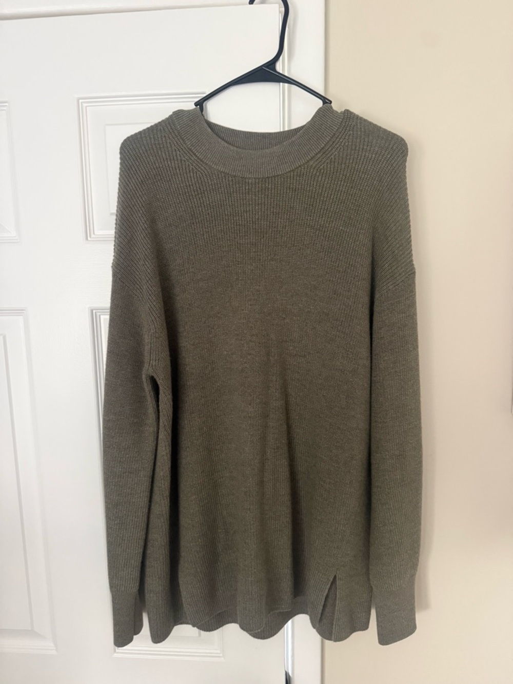 Lululemon merino wool blend size 10 rib crewneck